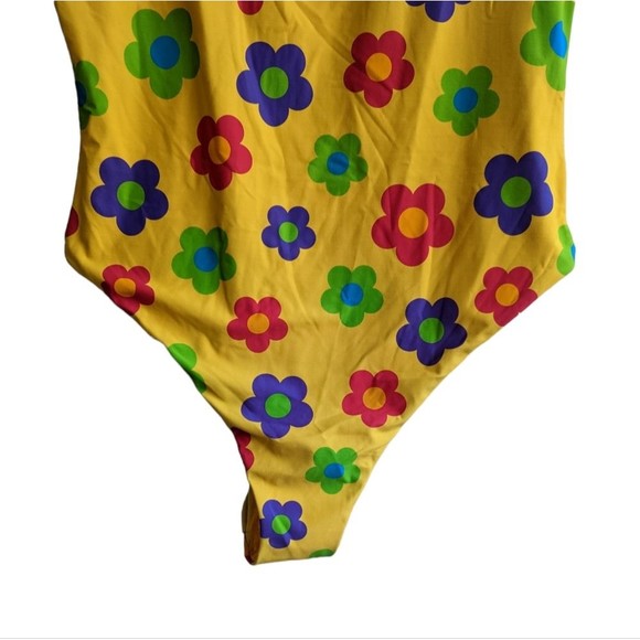 We Wore What Retro Scoop Neck One Piece Swimsuit - Picture 3 of 8